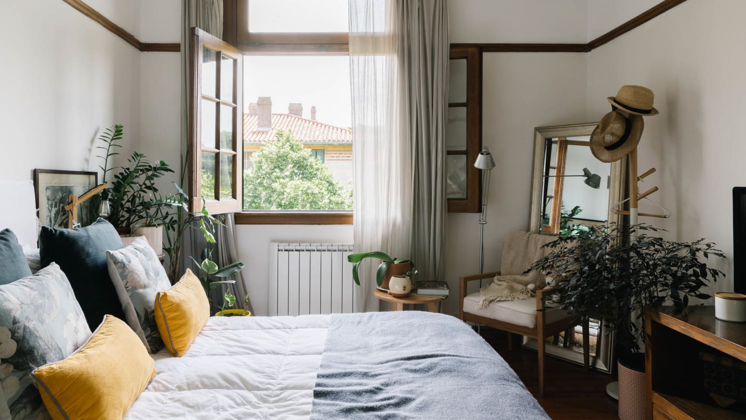 I Tried the Scandinavian Sleep Method I m Never Going Back Apartment Therapy